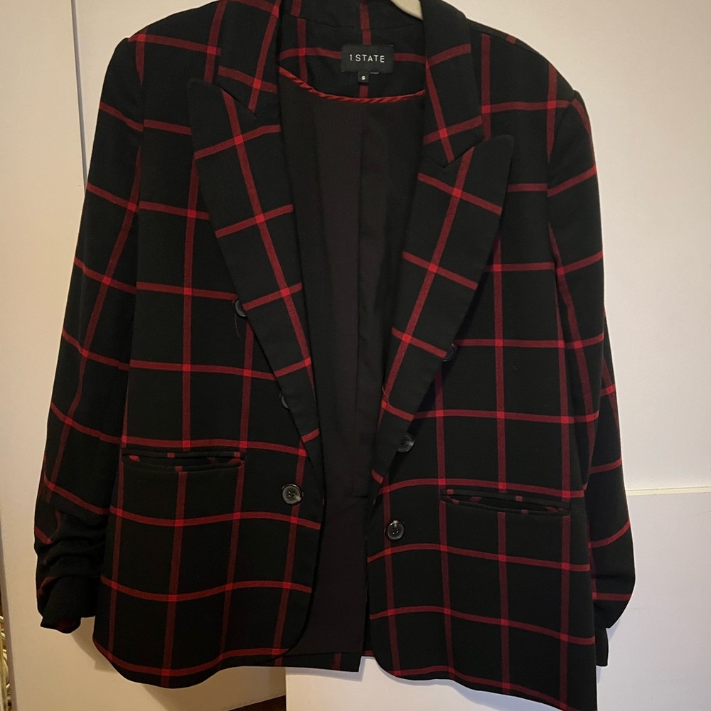 Black and red state blazer. Ruched sleeves.